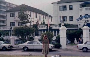 Pauline in front of the Hotel Elizabeth